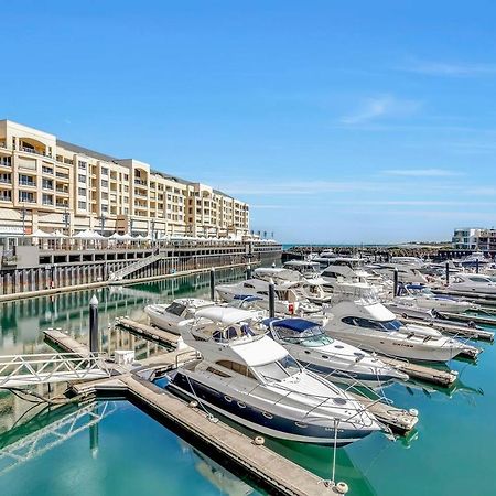 Waterfront Resort-Style Living At Glenelg Beach Adelaide Eksteriør billede